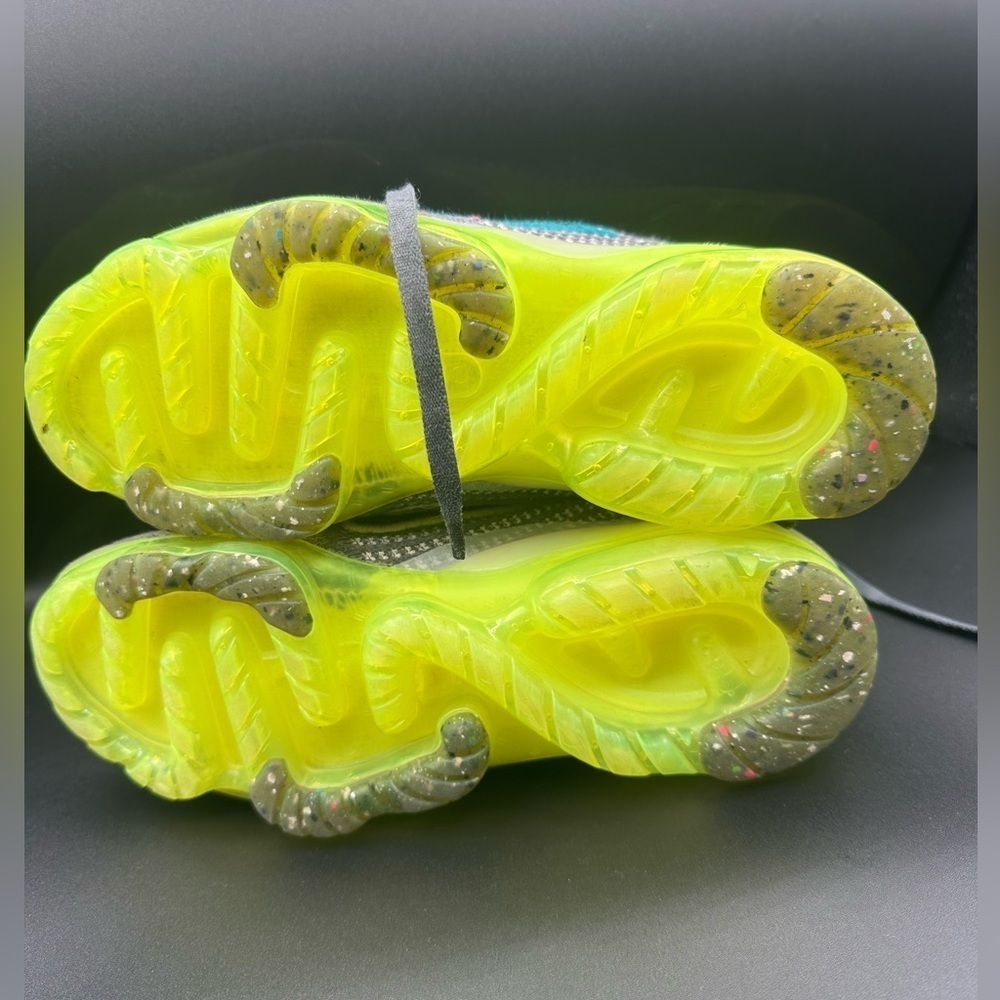 Nike Gray and Green Sneakers with Flyknit Upper and VaporMax Sole - Picture 4 of 6